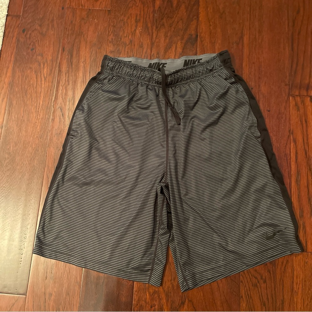 Nike Men's Black Striped Shorts medium